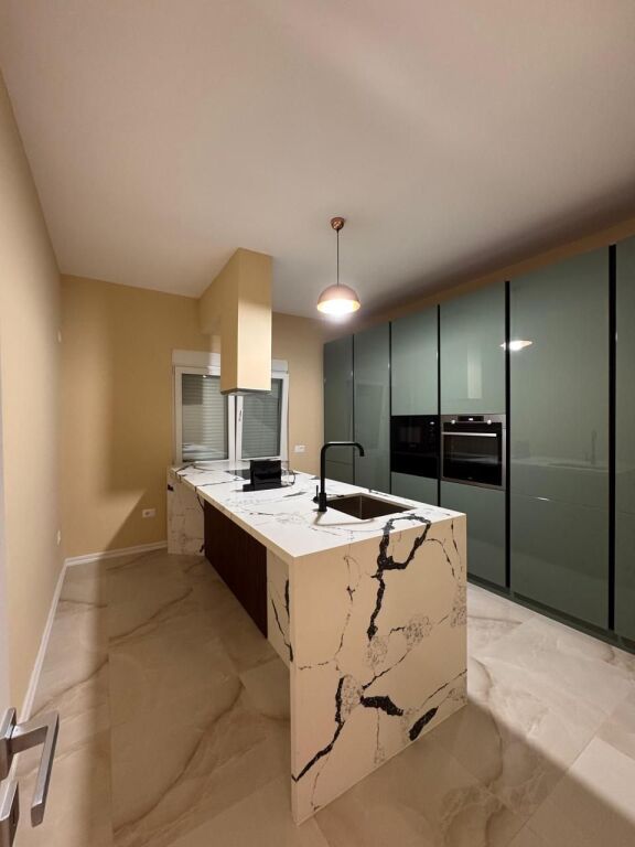 Appartamento 2+1 al piano villa vicino al Palazzo delle Brigate!