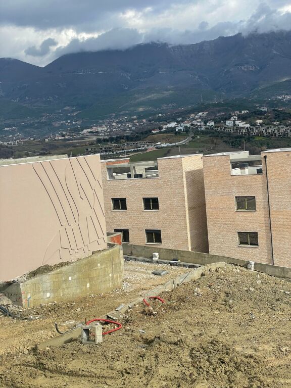 Dupleks per Shitje/Liqeni i Farkes