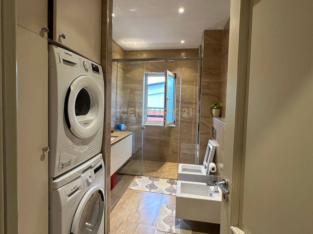 Penthouse per shitje tek Liqeni i Tiranes