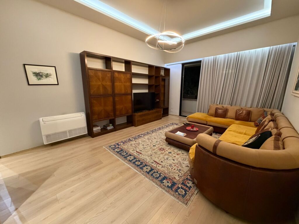 Appartamento 3+1+2+2 parcheggi nella zona del Lago Vuoto in vendita