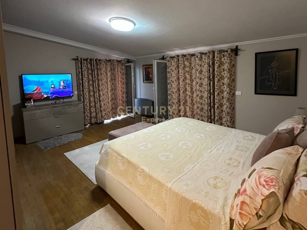 Penthouse per shitje tek Liqeni i Tiranes