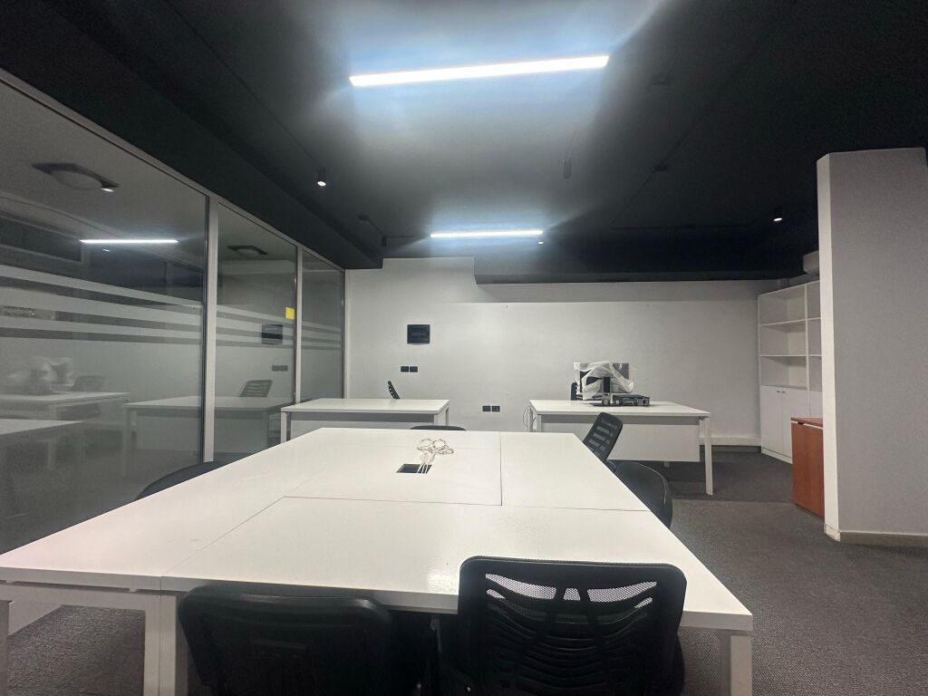 Ufficio open space in affitto 📍Pazari I ri 📌1100€