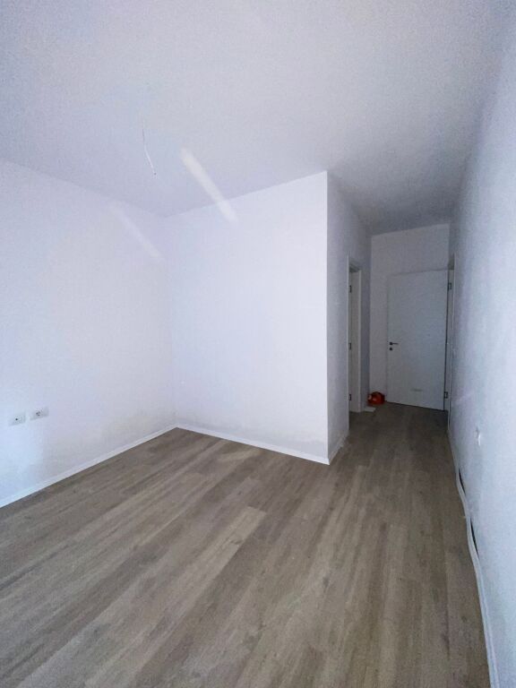 Univers City , 2+1+2wc+verande per shitje