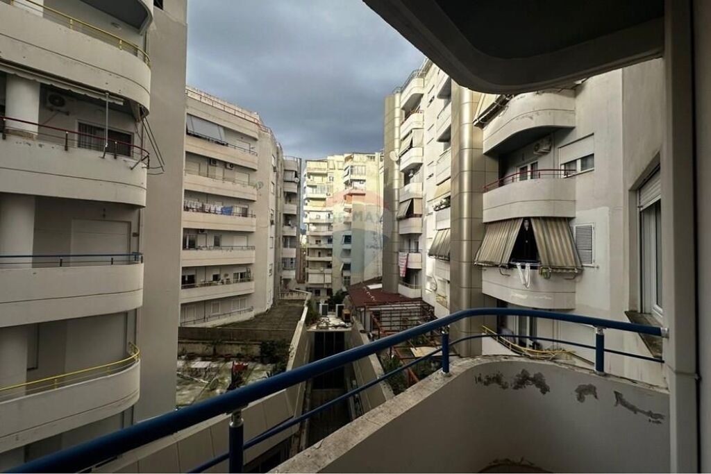 Apartament 2+1+2 me Qira – Bulevardi Ismail Qemali, Vlorë