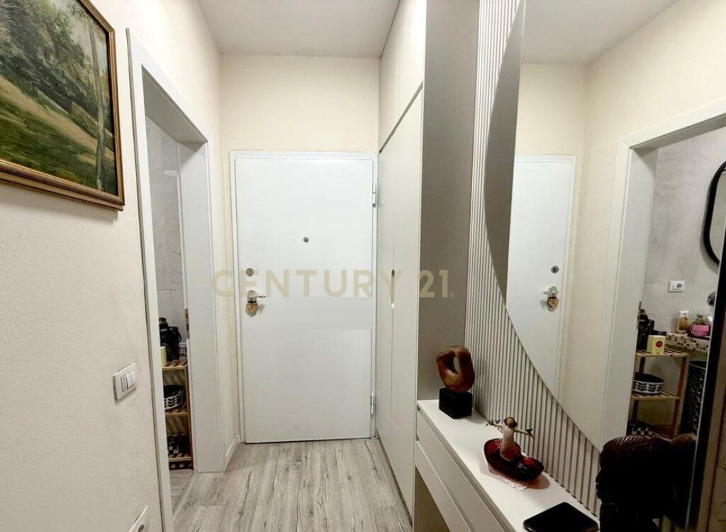 SHITET APARTAMENT 1+1 TE GJIMNAZI PARTIZANI