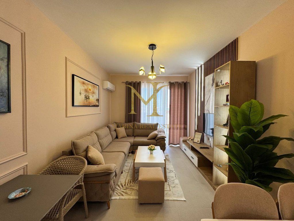 Qera modern apartament 1+1 ne Golem afer Blue Fafa Hotel