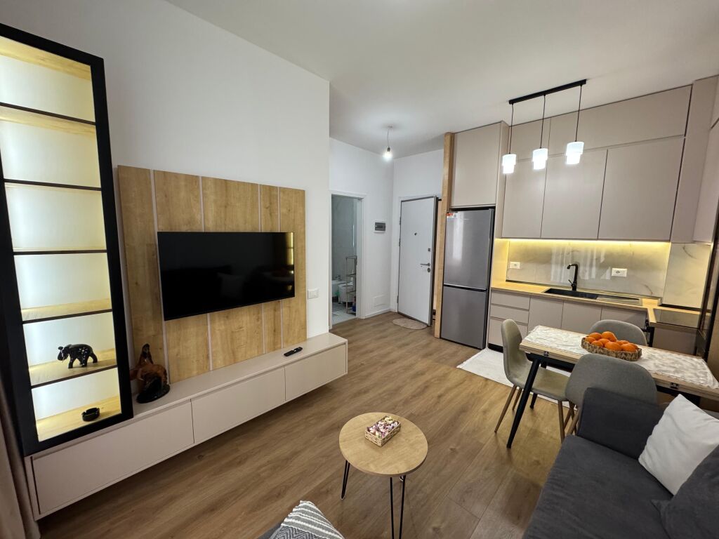 Jepet me qera Apartament 1+1  Adresa : Fresk oxa  Kati 1  E mobiluar  Cmimi 400 mij lek