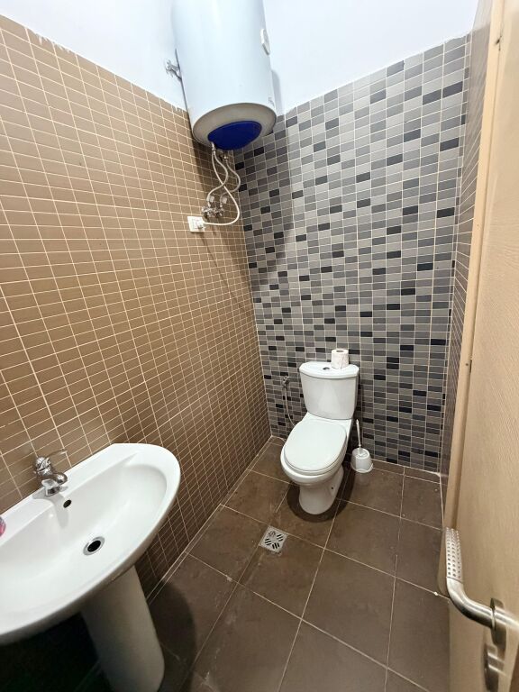 Jepet me Qera Ambient Biznesi – 75.2 m² | Rr. Ndre Mjeda | 33,000 ALL