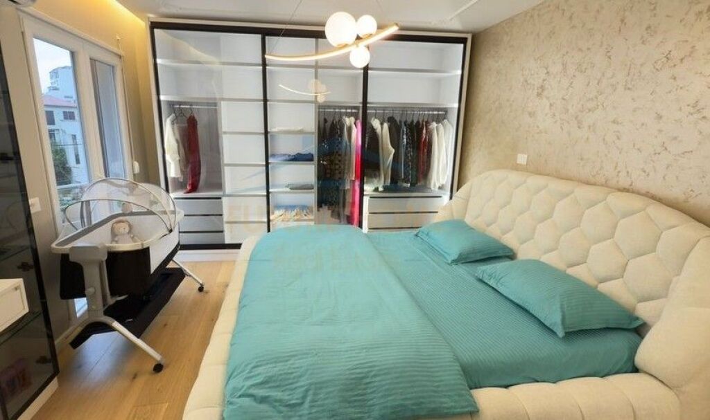 Shitet,Apartament Luksoz 2+1+2 Poste Parkimi, Rruga e Bogdanëve, Tiranë