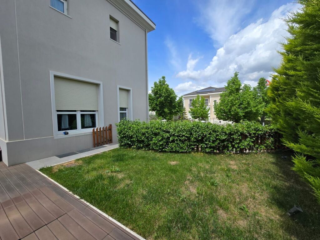 🔑 Villa con Piscina in Vendita a Rolling Hills-TEG