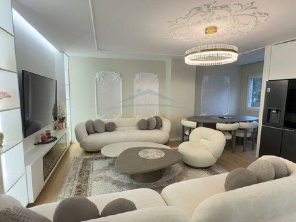 Shitet,Apartament Luksoz 2+1+2 Poste Parkimi, Rruga e Bogdanëve, Tiranë