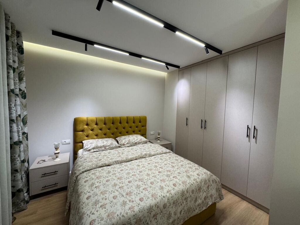 1+1,appena arredato, vicino al giardino botanico, 900 euro