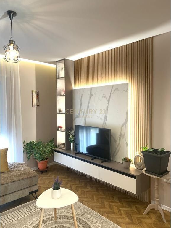 APARTMENT 2+1+2 WITH PARKING SPACE FOR RENT ON DRITAN HOXHA STREET!