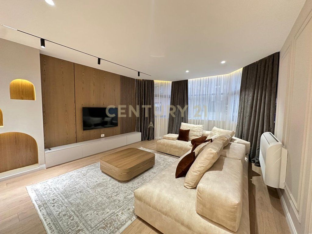 APARTAMENT 3+1 ME QIRA TEK RRUGA E KOSOVARVE