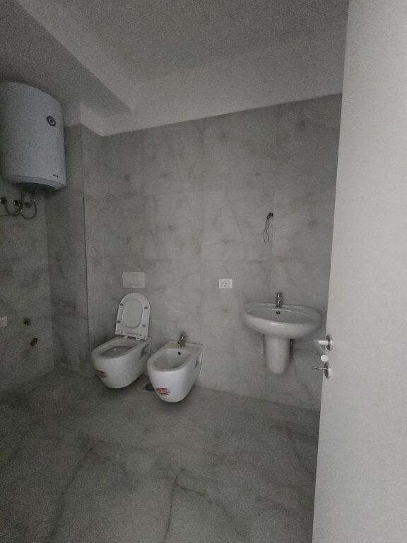 Affittasi 1+1 per ufficio, 21 Dhjetori