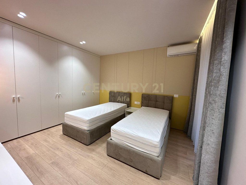 APARTAMENT 3+1 ME QIRA TEK RRUGA E KOSOVARVE