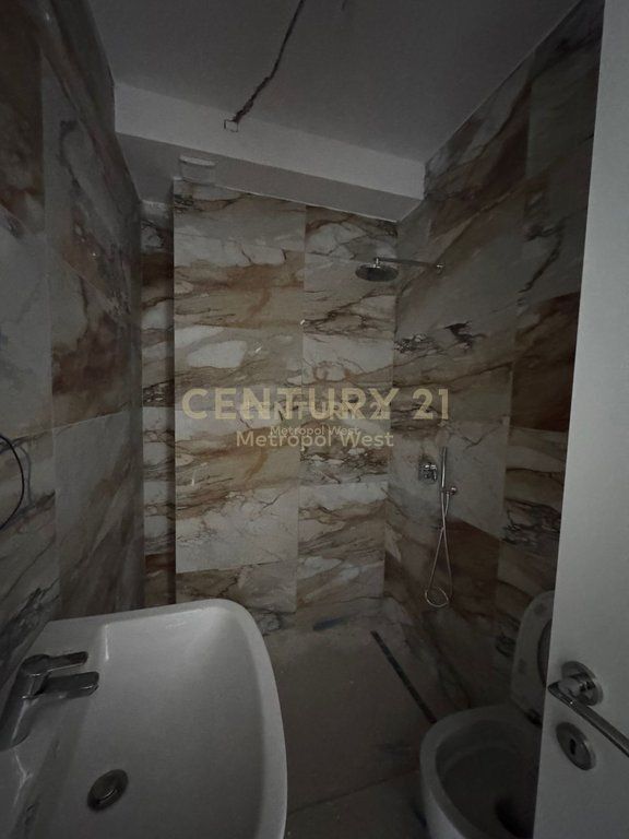 Apartament 2+1+2 per shitje te Shkolla e Kuqe