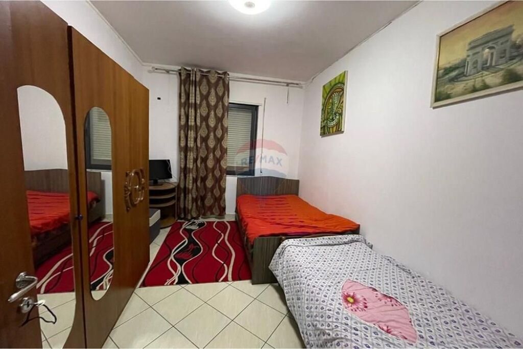 Ofrohet per qira apartament i tipologjise 2+1 te rrethi i Astirit.