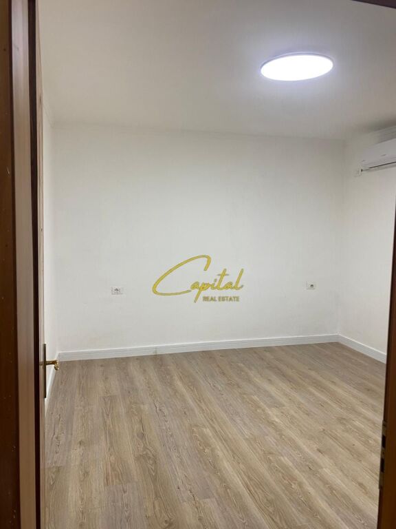 AMBIENT BIZNESI ME QIRA 30 M2 MYSLYM SHYRI 37.000 LEKE