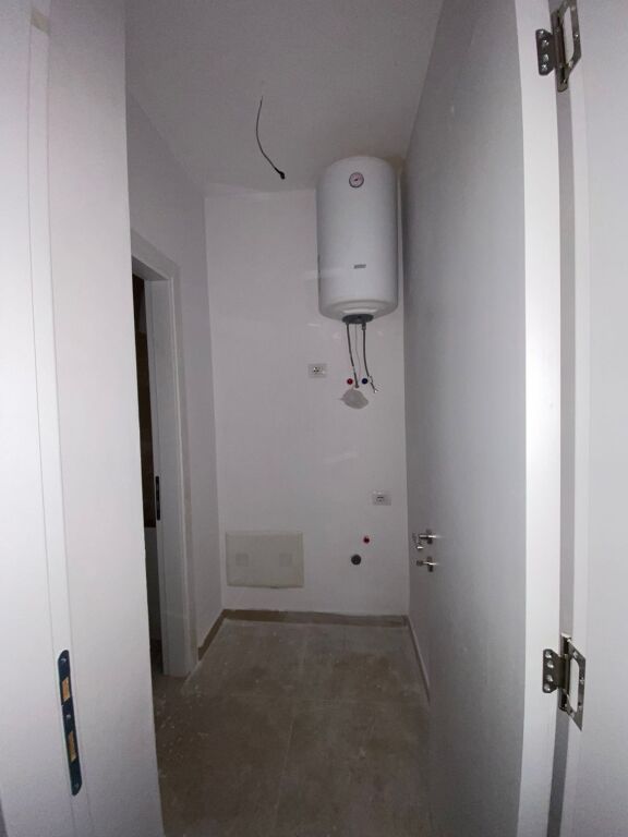 Univers City , 2+1+2wc+verande per shitje