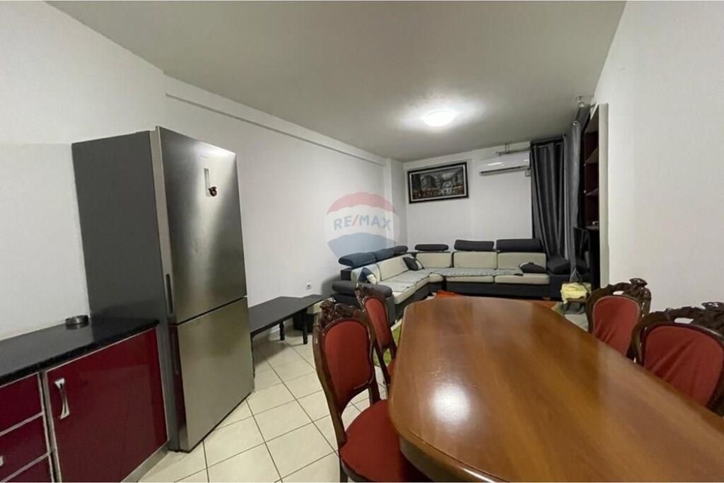 Ofrohet per qira apartament i tipologjise 2+1 te rrethi i Astirit.