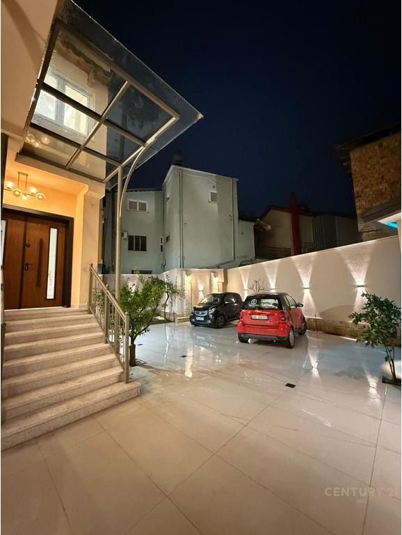 Business premises of a 2-storey villa for rent on Kavaja Street!