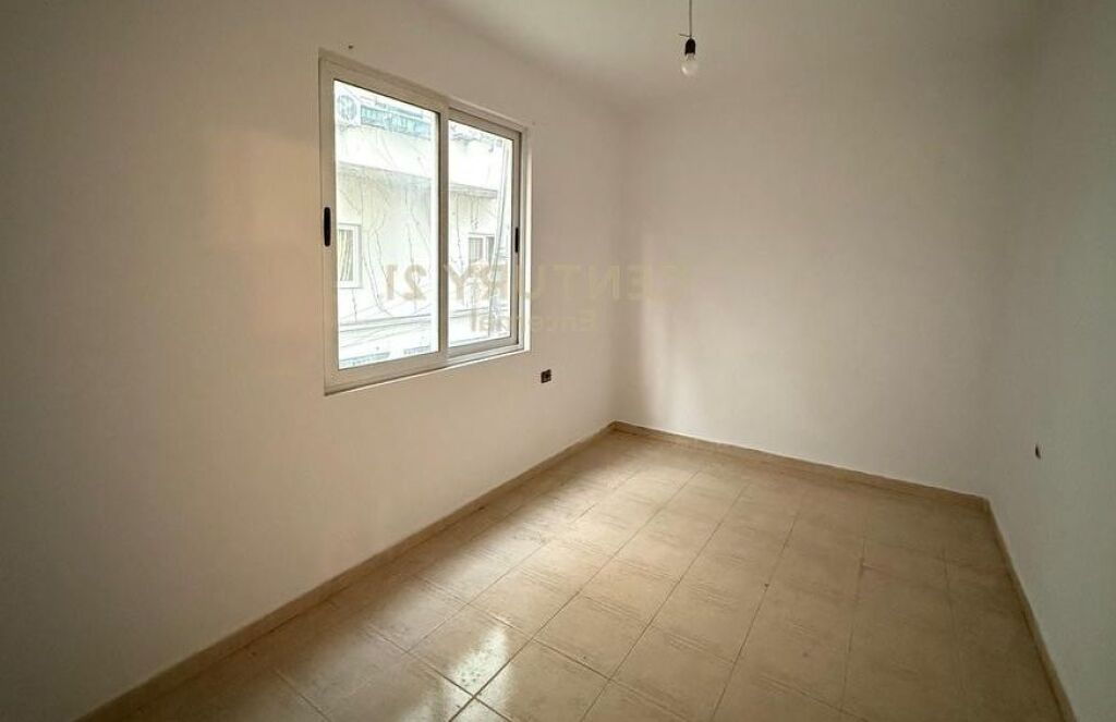 Shitet apartament 3+1 tek mbikalimi te Komuna e Parisit