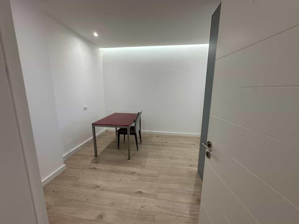 Shitet super apartament 2+1+2 me verandë dhe pamje deti Vollga