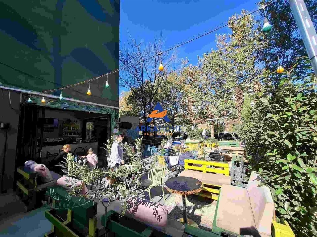 JEPET ME QERA LOKAL 150M2 "PRANË DELIJORGJIT, BULEVARDI BAJRAM CURRI" 2080 EURO