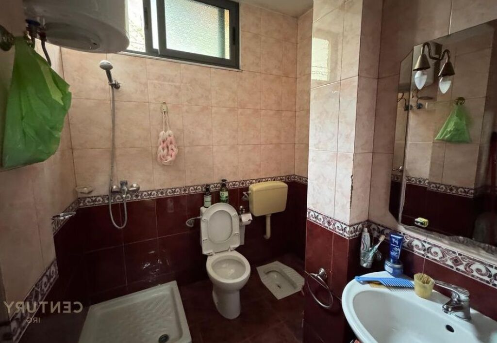 Shitet 3+1+Oborr tek Restoran Durresi