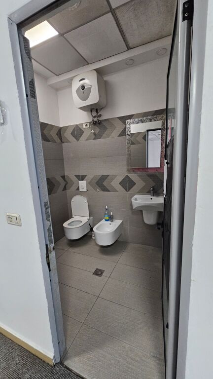 Ambjent me Qira për Zyra – Ish Ekspozita, Tiranë | 200 m² | Lokacion Premium