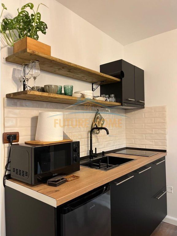 Qira, Garsoniere, 21 Dhjetori