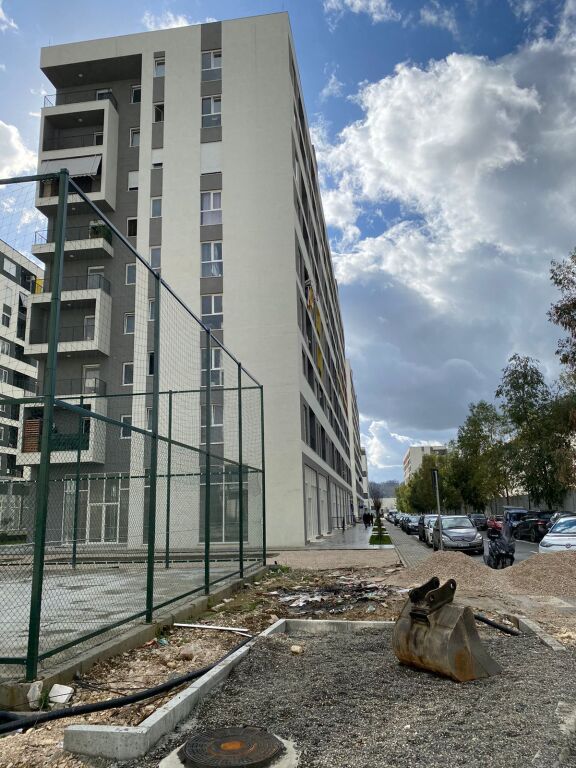 Univers City , njesi biznesi per shitje