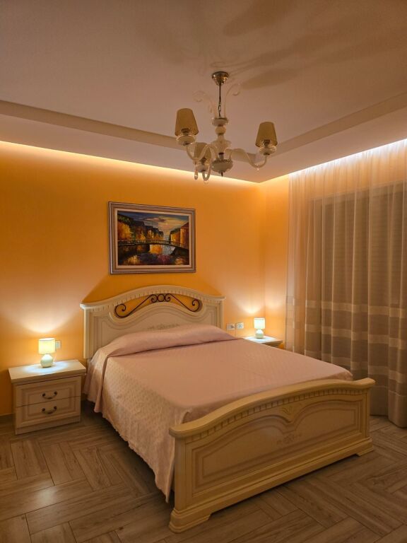 Jepet me qera 1+1 me garazh te Restorant Durresi