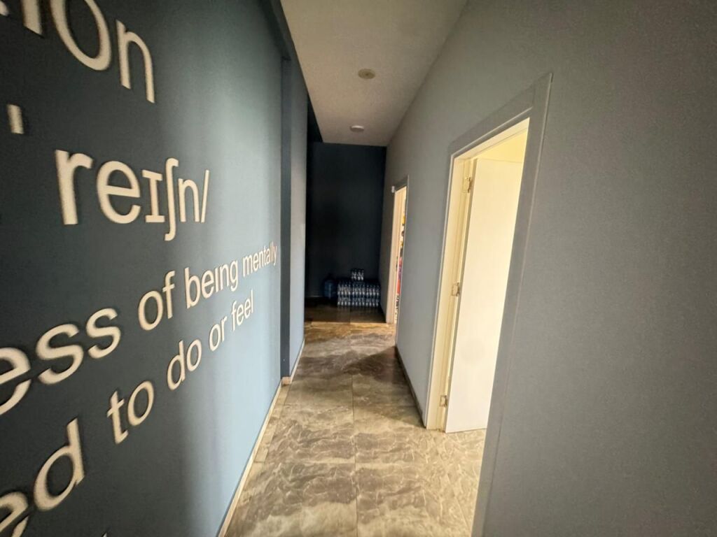 📣 Locale commerciale in affitto 📍 Via “Teodor Keko” 🔹 Superficie: 400 m² 🔹 Piano: 1 🔹 Ambiente adatto per: Clinica, Call Center, uffici, centro corsi, ecc. 💶4500 euro al mese 📞