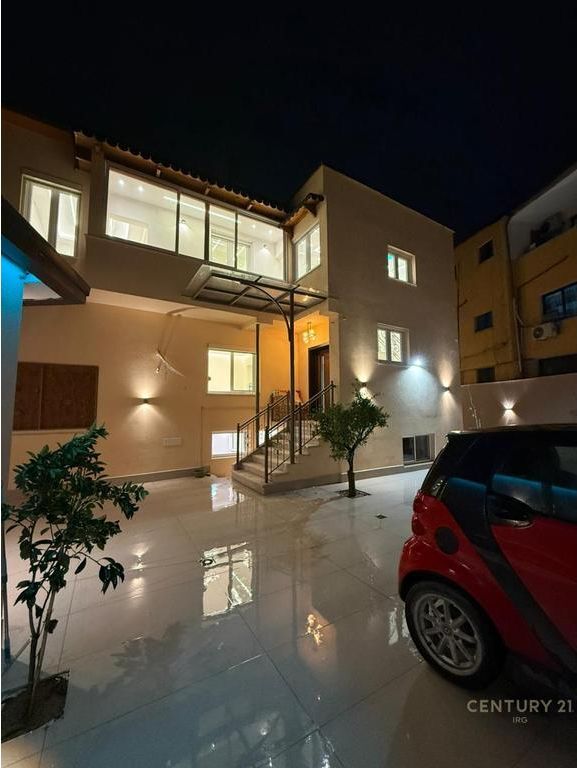 Business premises of a 2-storey villa for rent on Kavaja Street!