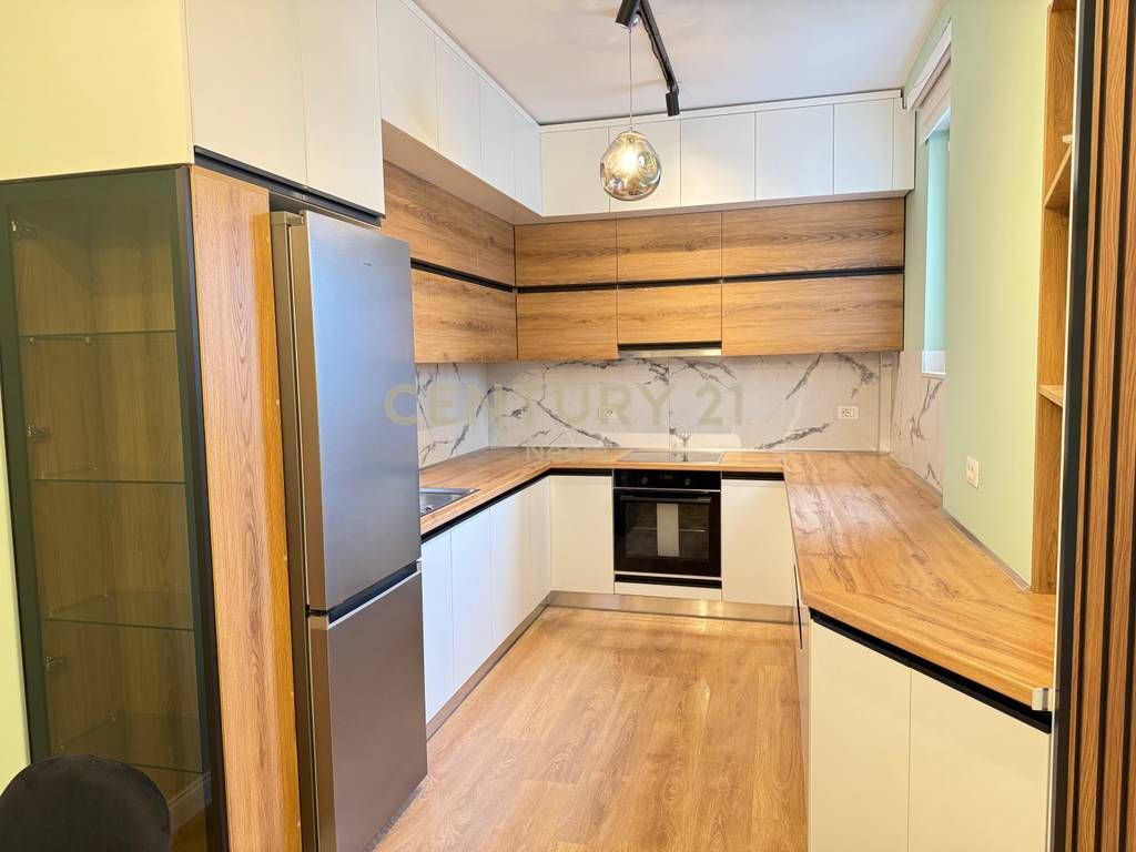 Jepet me Qera Duplex 3+1+2 te Liqeni i Thatë – Kompleksi FZ 2 Poste Parkimi Ne Cmim!