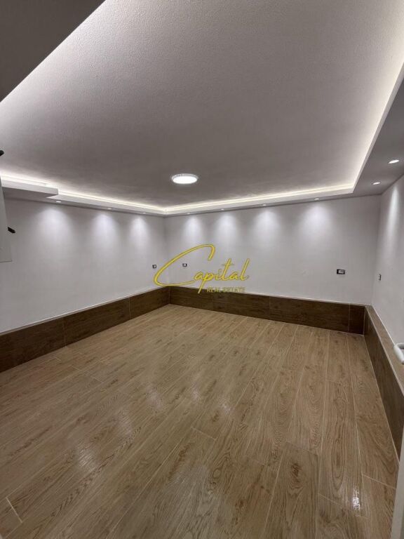 VILLA PRIVATA IN AFFITTO 340 M2 21 DICEMBRE 200.000 LEKE