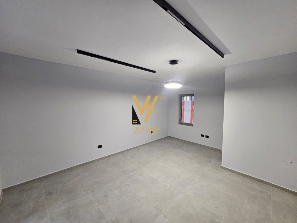 LOCALE COMMERCIALE 24 M2 IN AFFITTO A HIM KOLLI 50.000 LEKE