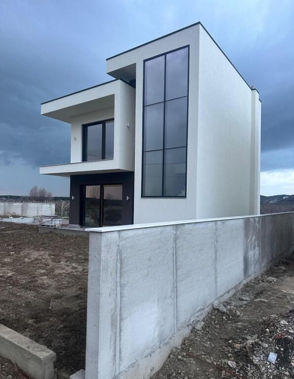 EXCLUSIVE SHITET VILE INDIVIDUALE NE GJIRIN E LALZIT | 290.000€