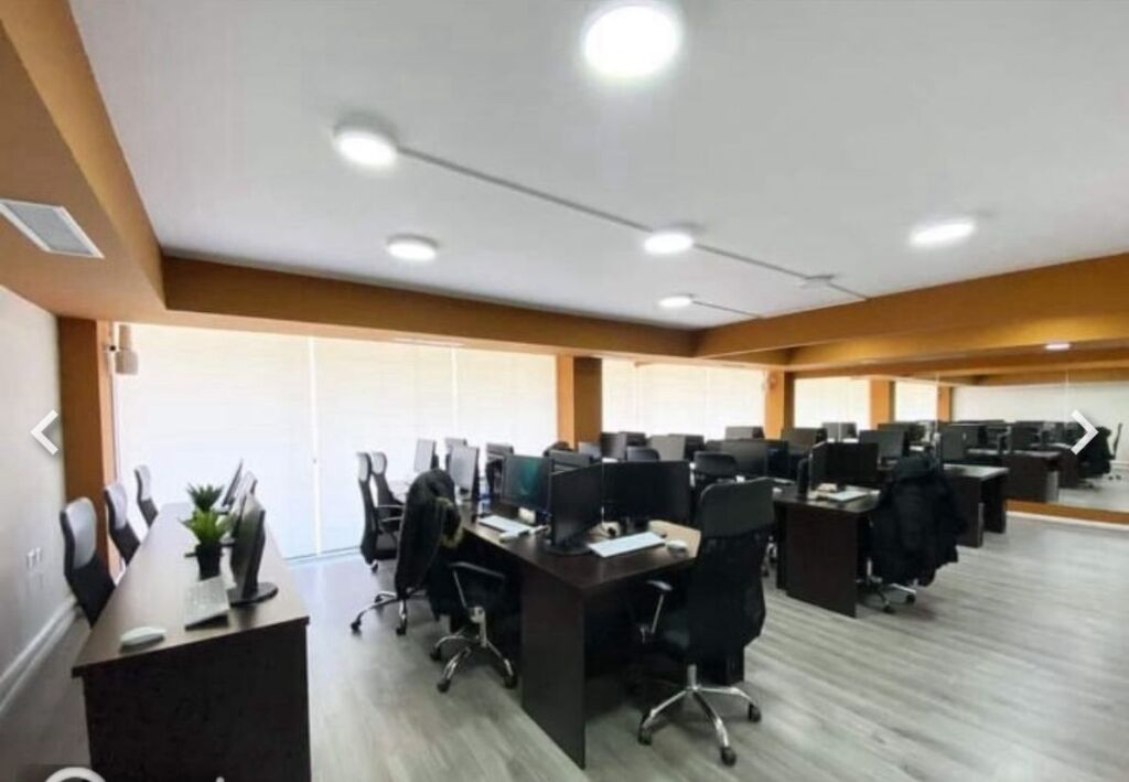 AMBJENT ME QERA - RR. SAMI FRASHERI, PERBALLE SHKOLLES PETRO NINI, BUZE RRUGE KRYESORE,