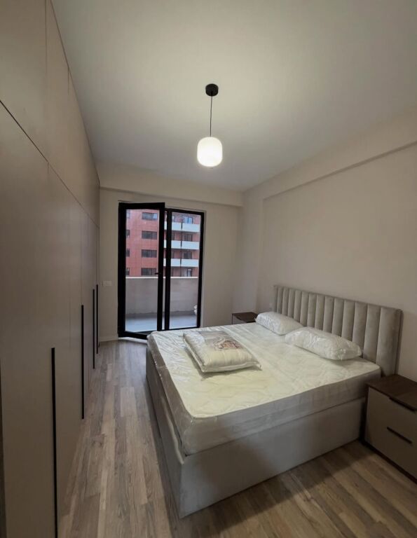 🏢 Appartamento 1+1 con posto auto in affitto – Astir, vicino a Villa L2  📍 Posizione: Astir, vicino a Villa L2 🏗️ Edificio appena completato 🏢 Piano: 7 🚗 Con posto auto incluso 🏠 Tipologia: 1+1  💰 Prezzo: 50.000 lek/mese