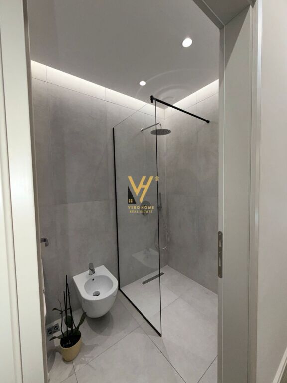 BUSINESS PREMISES 200 M2 FOR RENT AT GARDEN BUILDING, KAVAJES STREET 3,000 EURO