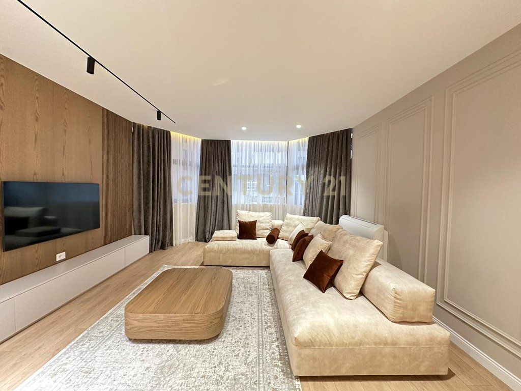 APARTAMENT 3+1 ME QIRA TEK RRUGA E KOSOVARVE