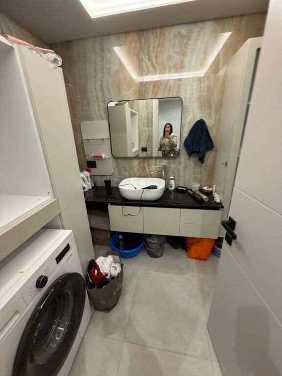 Jepet me qera 1+1 mobiluar Stadiumi Dinamo 750 eu MOBILUAR ASHENSOR