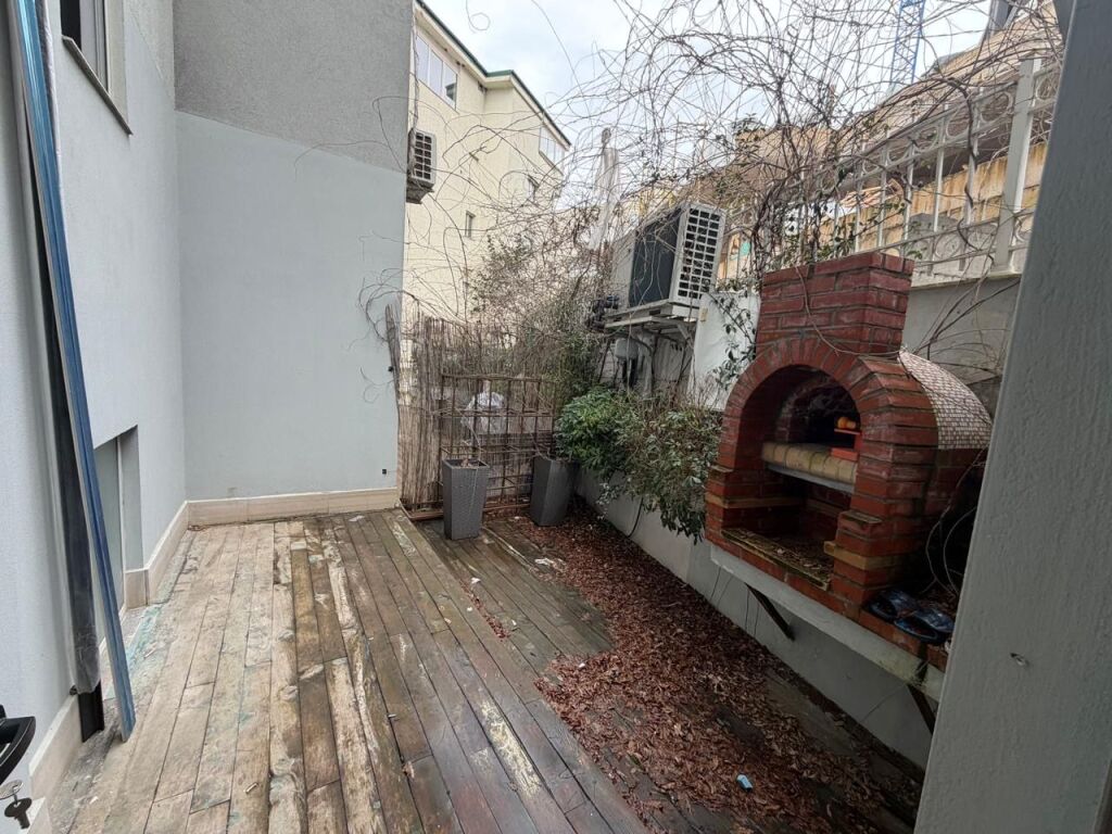 In vendita 2+2+2 balcone+1 veranda A Liqeni i Thate