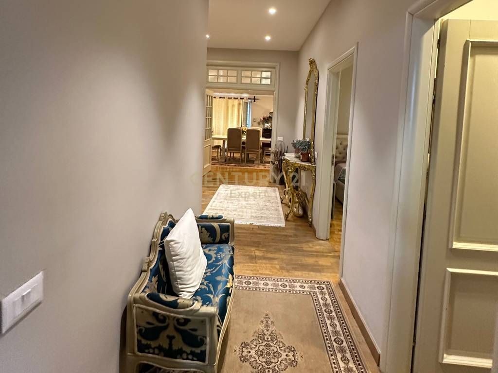 Penthouse per shitje Liqeni i Tiranes