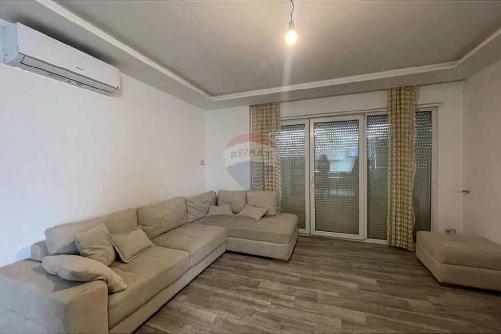 Ofrohet apartament 2+1+2 per qira ne Astir prane bar Return.