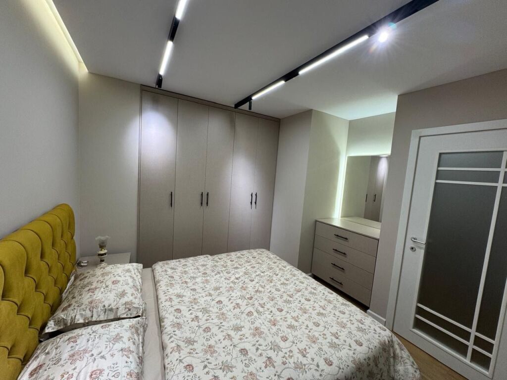 1+1,appena arredato, vicino al giardino botanico, 900 euro