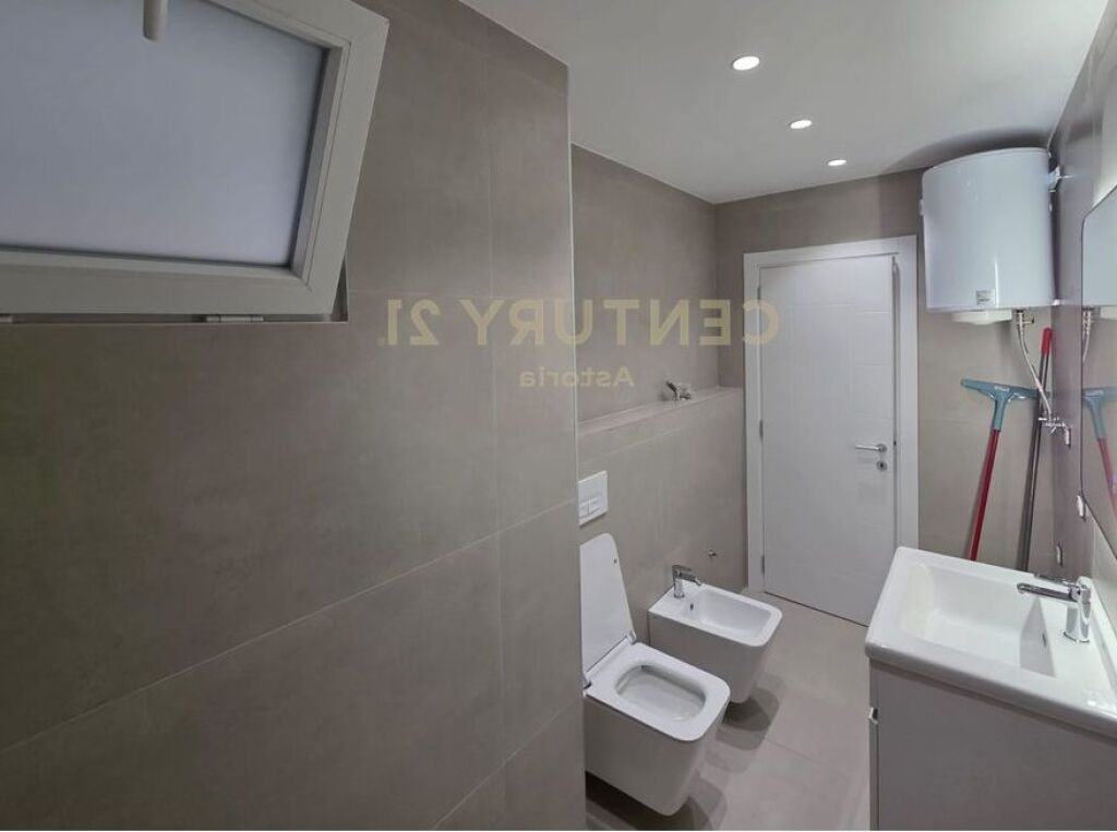 Shitet apartament 2+1 tek Oxhaku